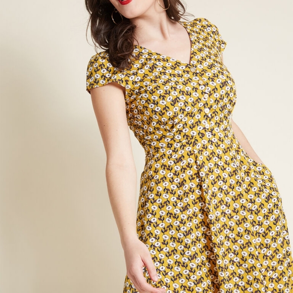 Modcloth Dresses & Skirts - Yellow Louche dress with flower print